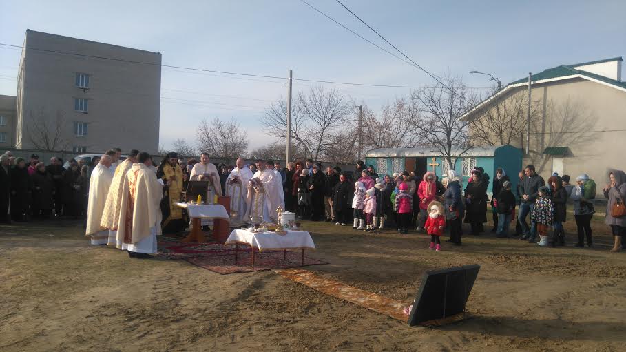 У м. Бериславі заклали й освятили наріжний камінь під будівництво храму святих мучеників Макавейських