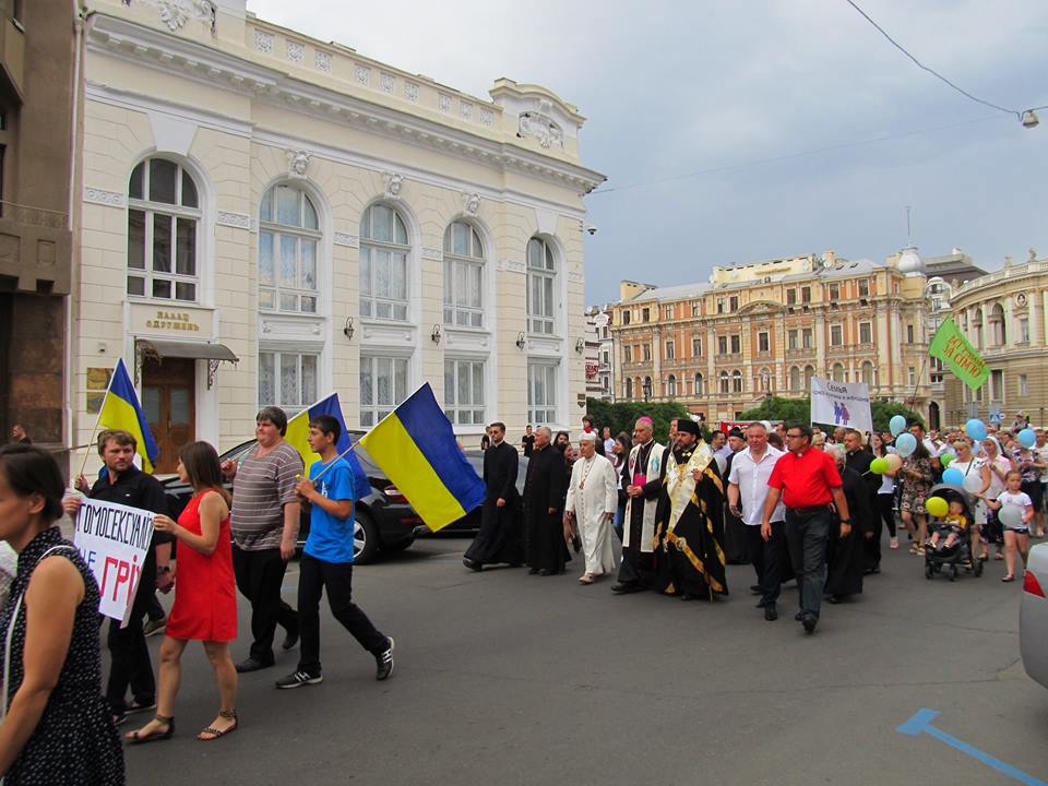 В Одесі відбувся похід за життя та сімейні цінності: «Тато, мама, я – щаслива сім’я»