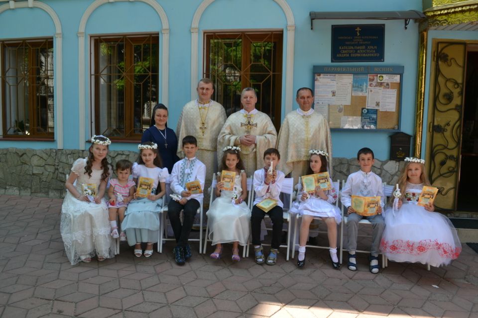 При кафедральному храмі св. Ап. Андрія Первозванного діти приступили до Урочистого Святого Причастя