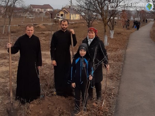 Екологічна акція «Посади Дерево Миру» на парафії блаженного священномученика Миколая Чарнецького УГКЦ у м. Березівка