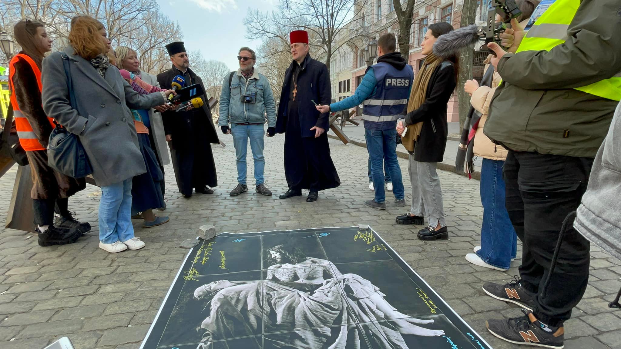 “Предвісник перемоги і миру в Україні”: італійський фотохудожник презентував в Одесі “Другу П‘єту”