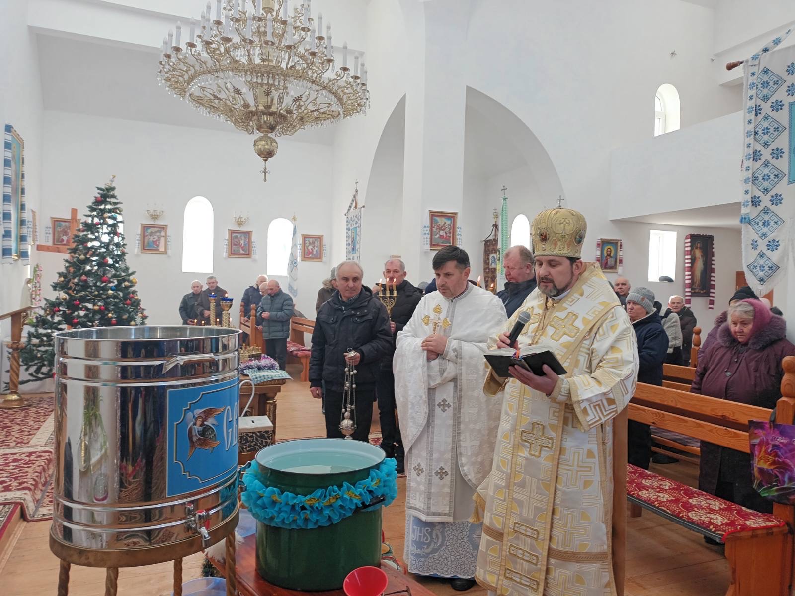 Владика Михаїл Бубній очолив святкове богослужіння в Зміївці у свято Богоявлення Господнього