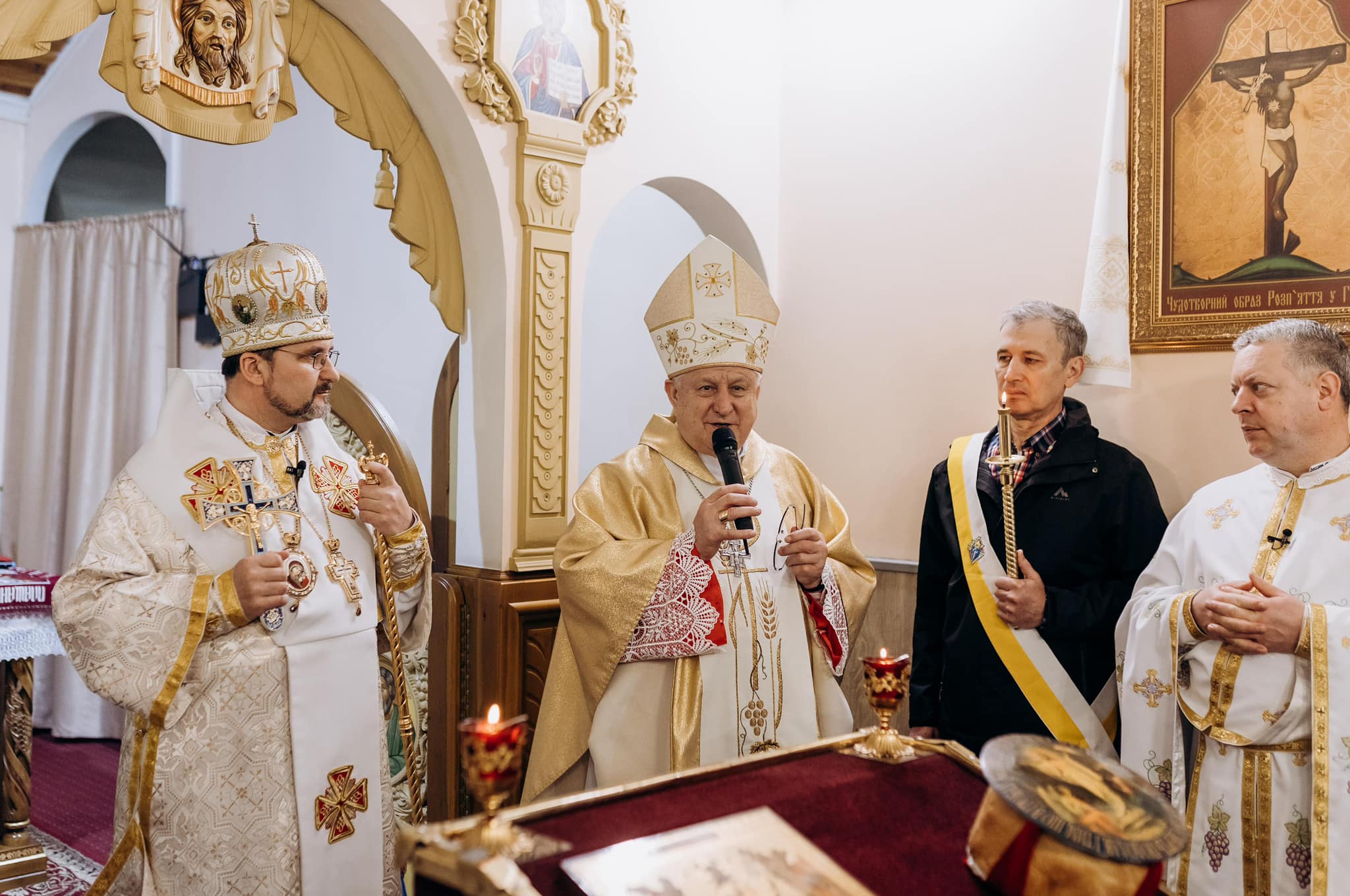 Владика Михаїл очолив Пасхальні Богослужіння в катедральному храмі