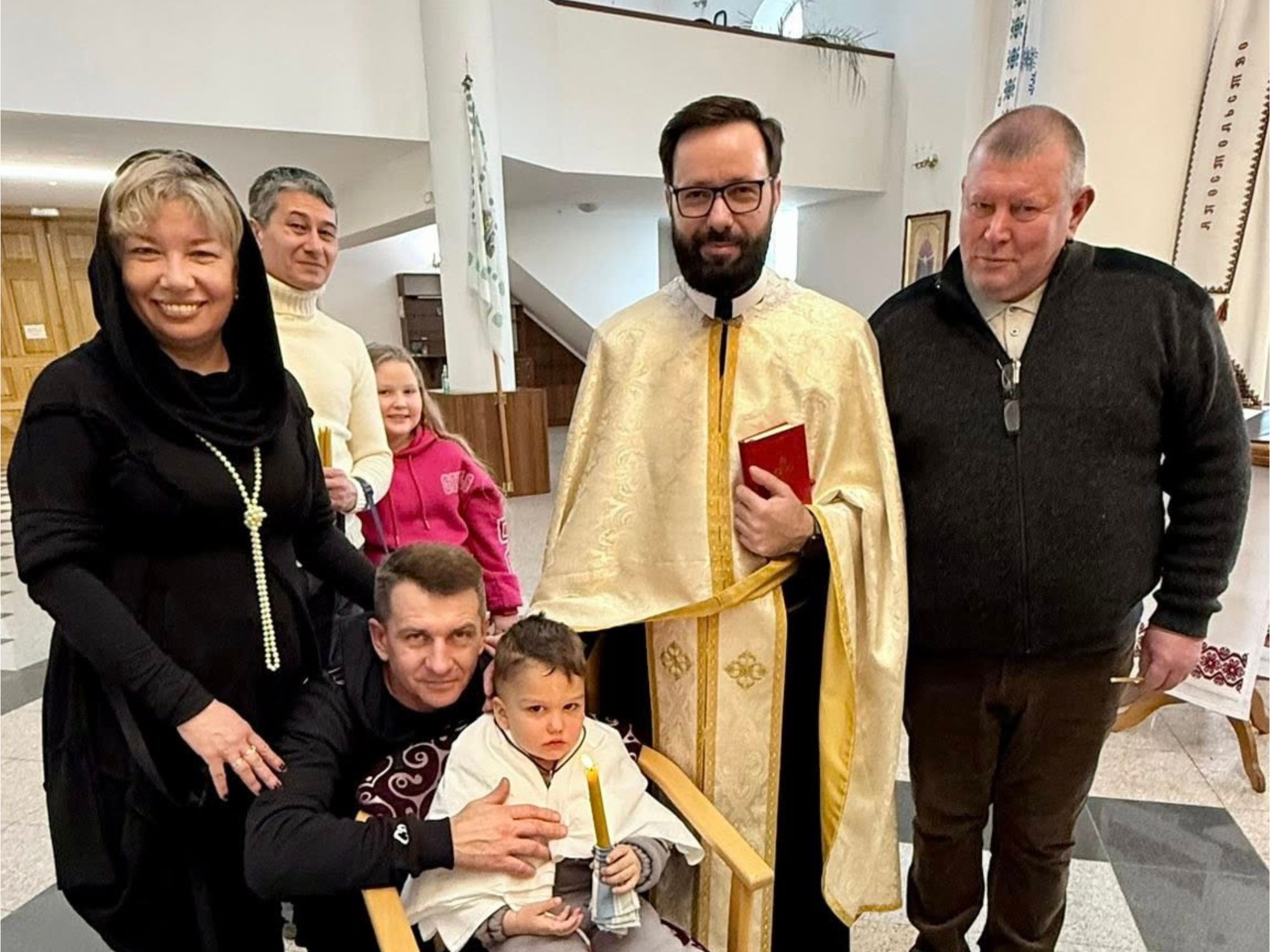 У Херсоні попри обстріли напередодні Богоявління охрестили дитину
